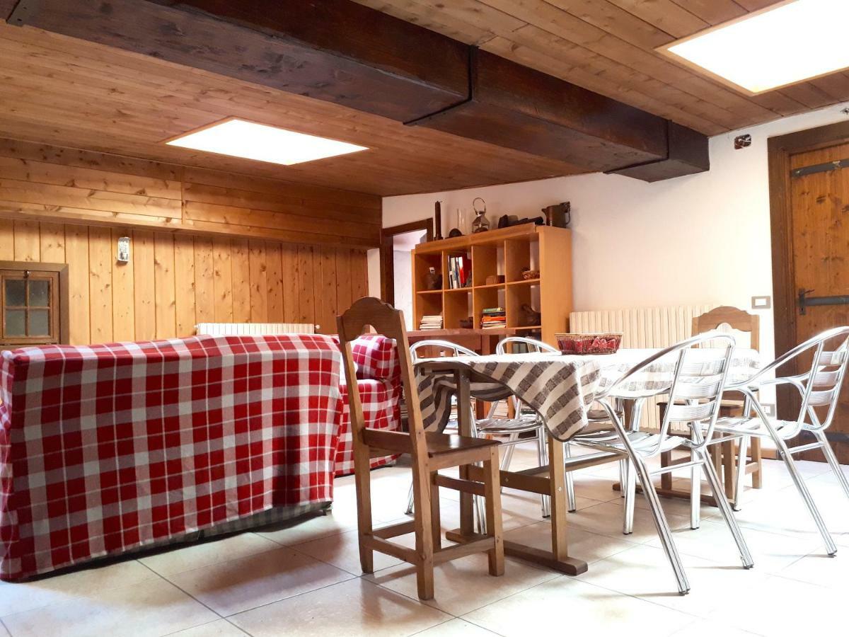 Chez Soi Taverna Alloggio A Courmayeur Exteriér fotografie