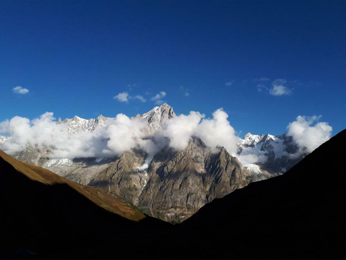 Chez Soi Taverna Alloggio A Courmayeur Exteriér fotografie